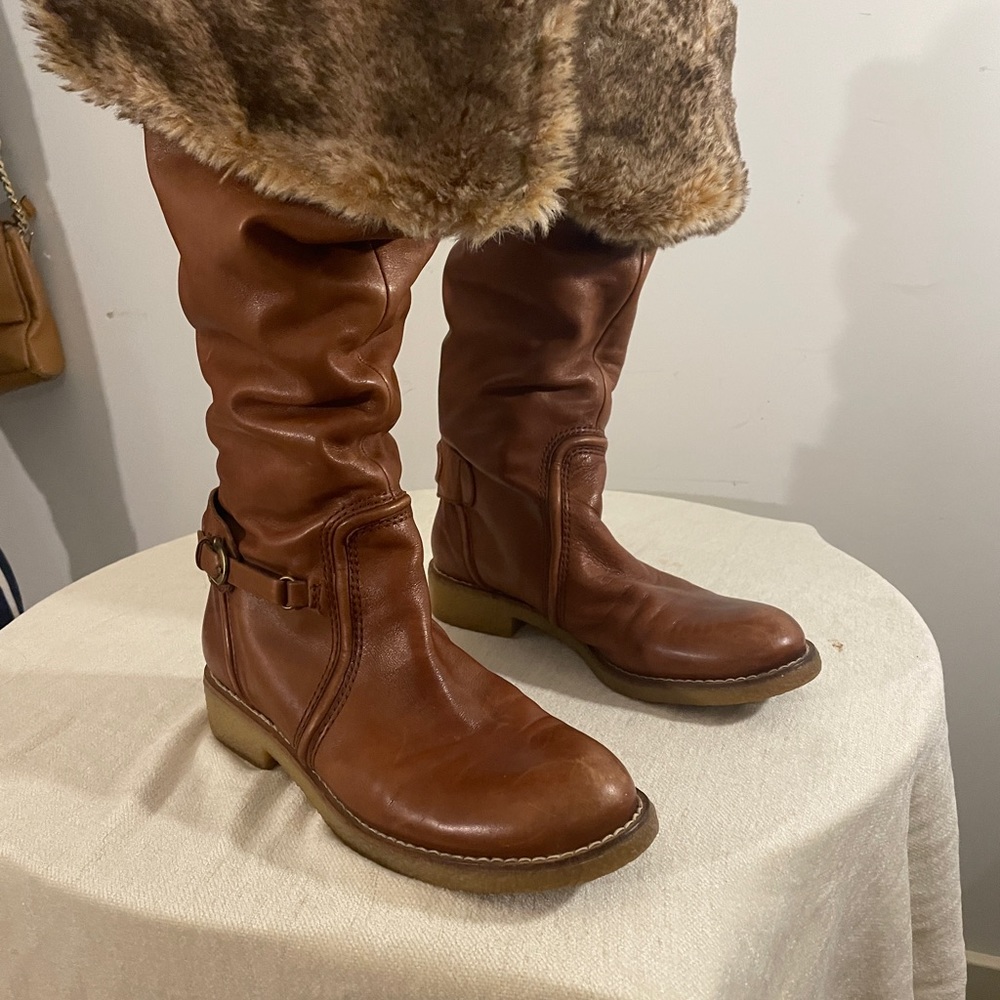 Sam L Ellman Gorgeous winter knee-high boots.